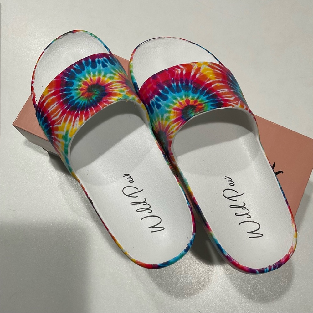 🌱🌱NWT Wild Pair Woman’s "Slyde Slide On Open Toe Pool Slides, Size 8M